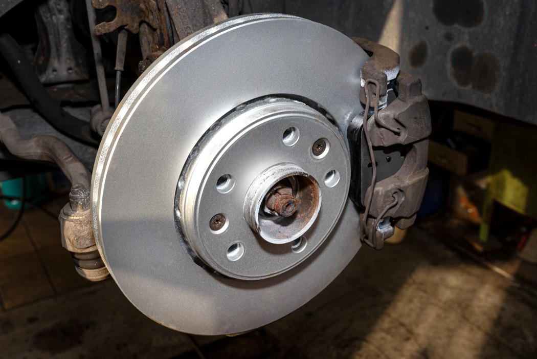 How do disc brakes work?